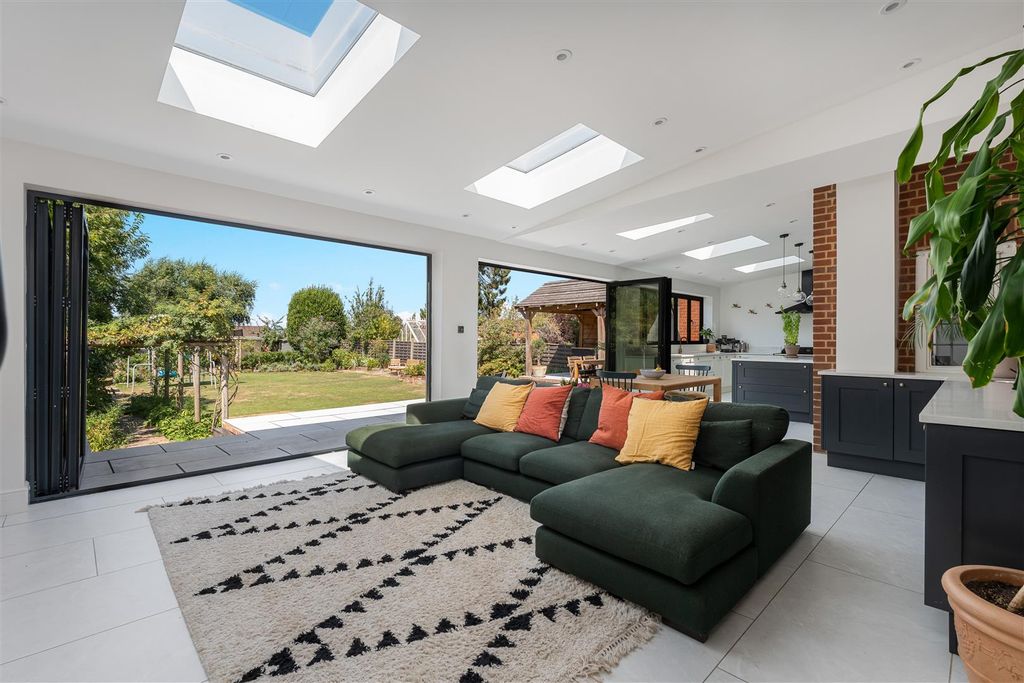 Property photo 2 of 29 46 Bloxham Road, Banbury-21.Jpg