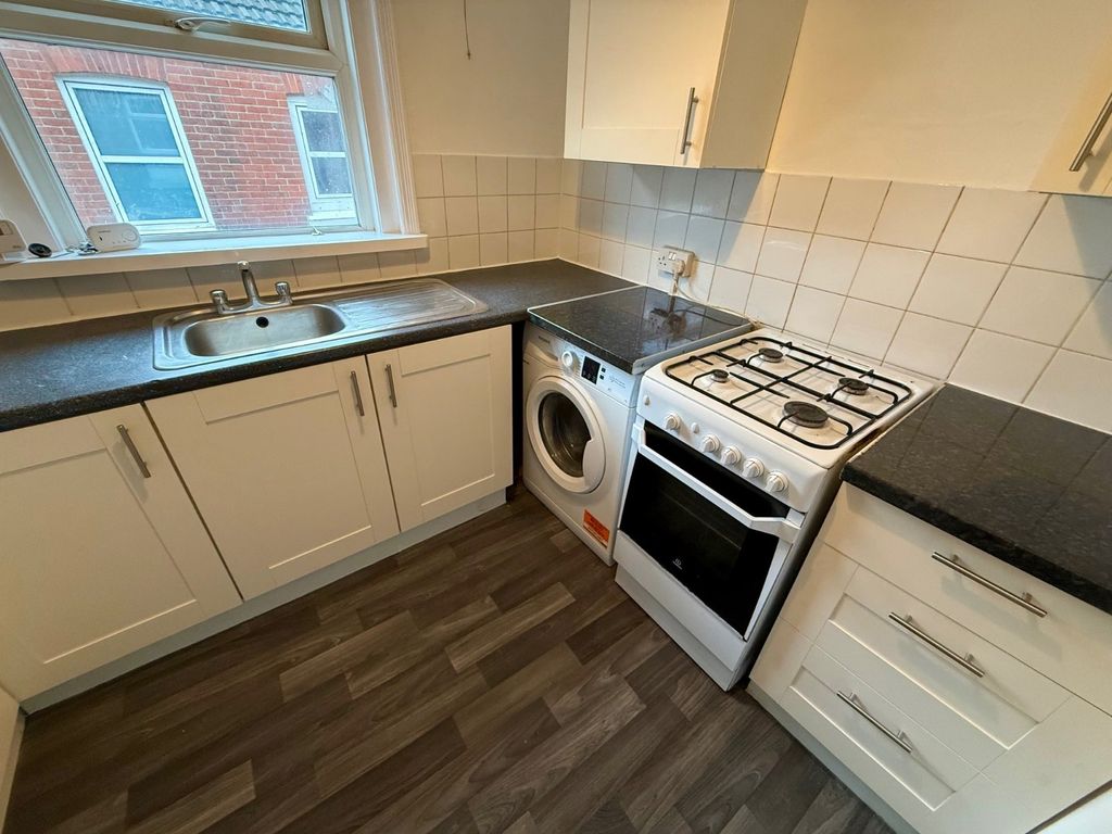 Property photo 2 of 9 Picture No. 12