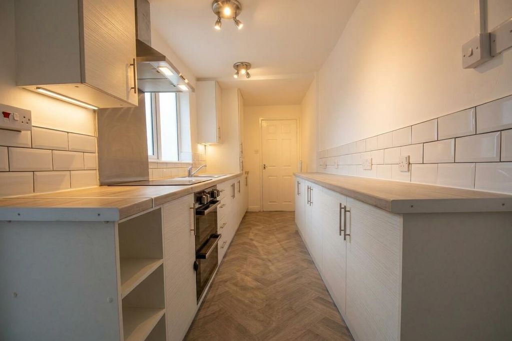Property photo 2 of 9 Kitchen