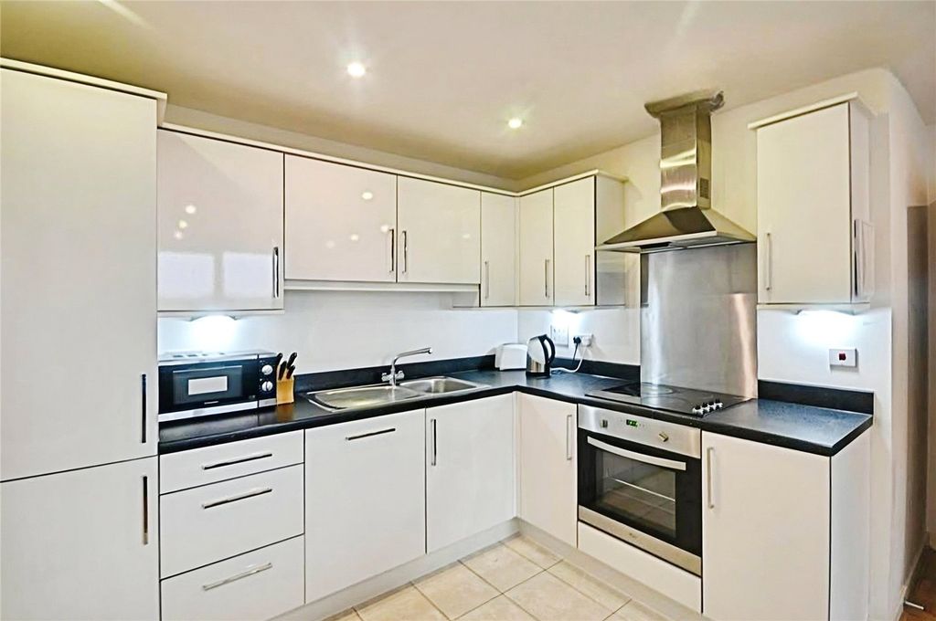 Property photo 2 of 6 Picture No. 11