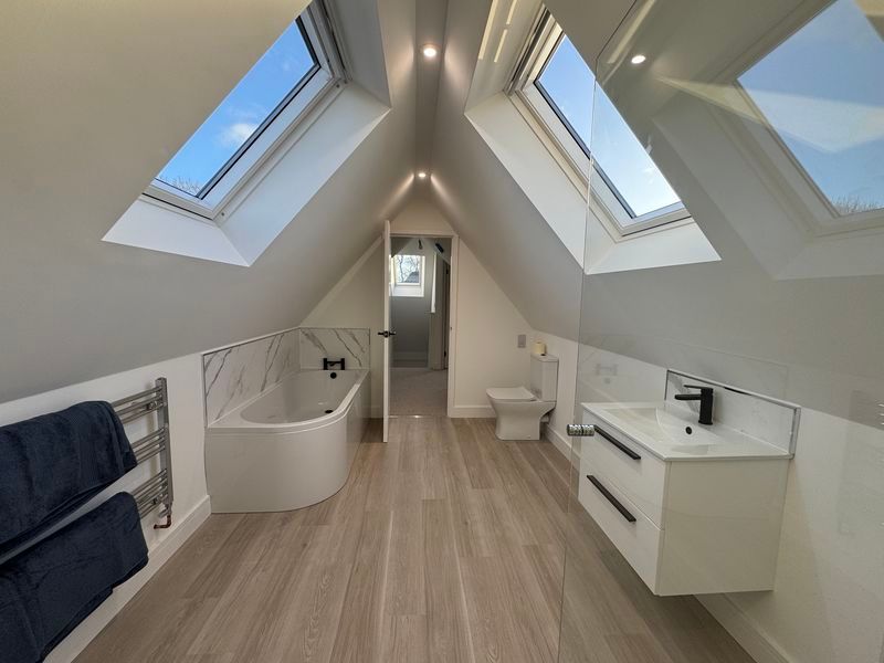 Property photo 3 of 24 Family Bathroom