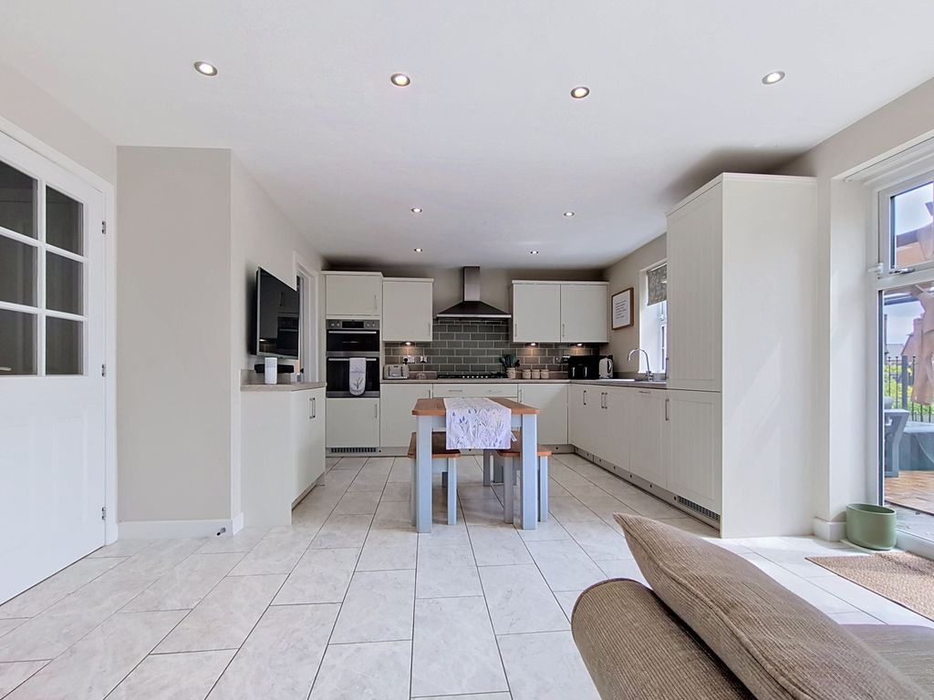 Additional image 9 of 4 bed detached house for saleLockgate Rise, Birkenshaw, Bradford, West Yorkshire BD11
