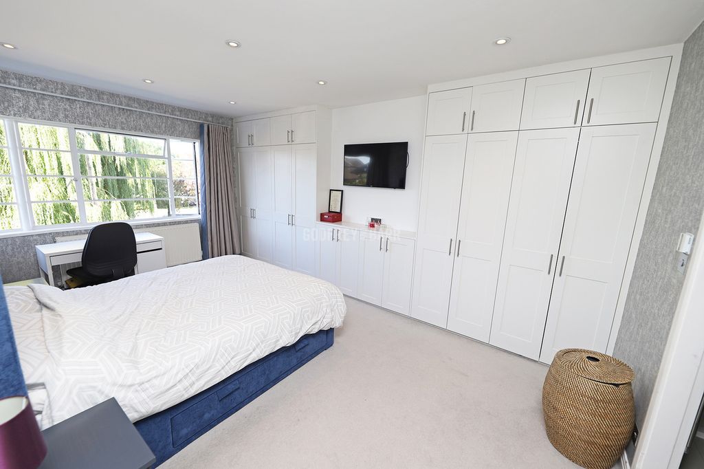 Property photo 3 of 23