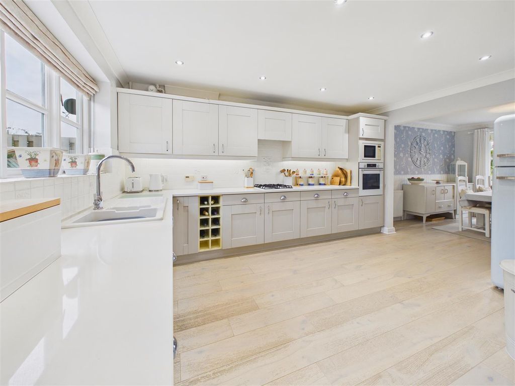 Property photo 3 of 21 Kitchen