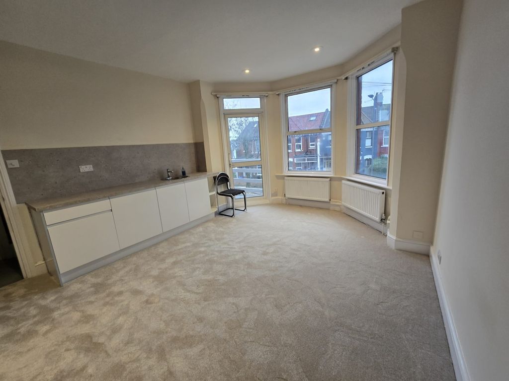 Property photo 2 of 6 Gallery