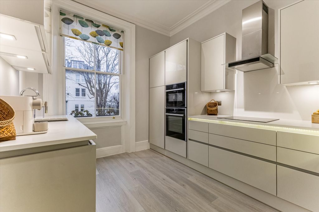 Property photo 3 of 10 Image