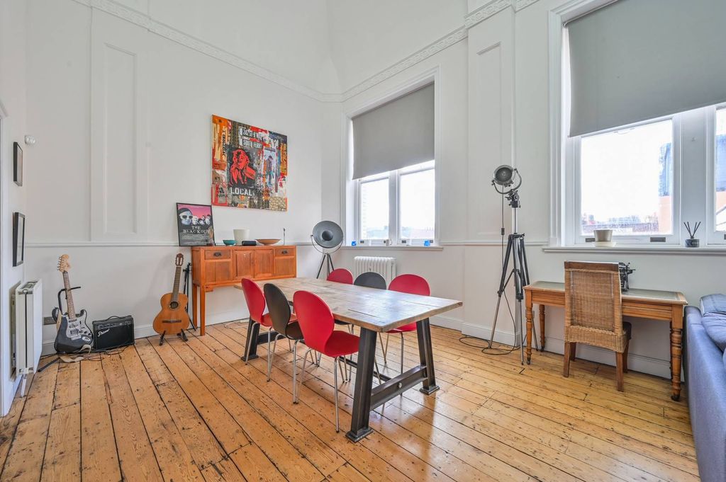 Property photo 3 of 19