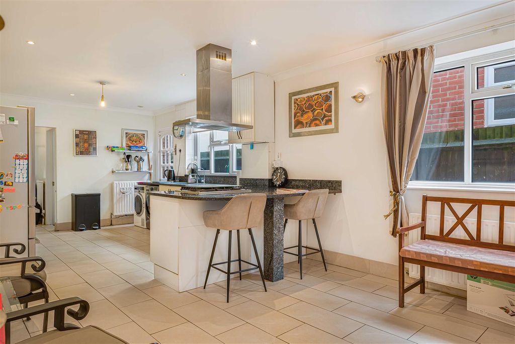 Property photo 3 of 29