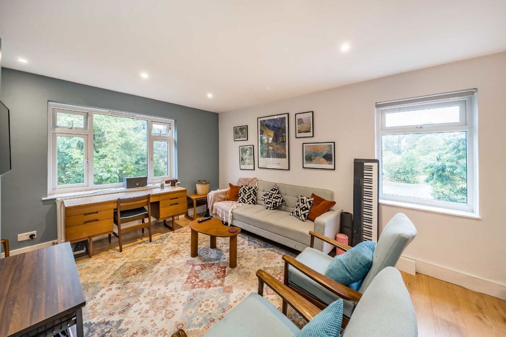 Property photo 1 of 5