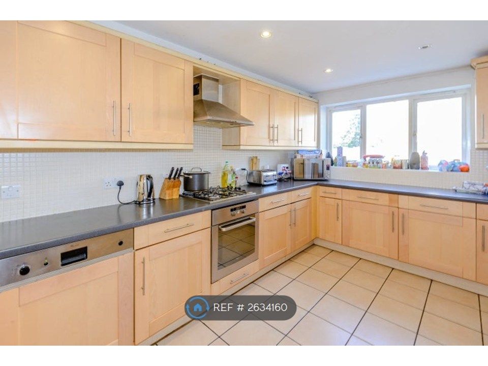 Property photo 2 of 6 Large Shared Kitchen