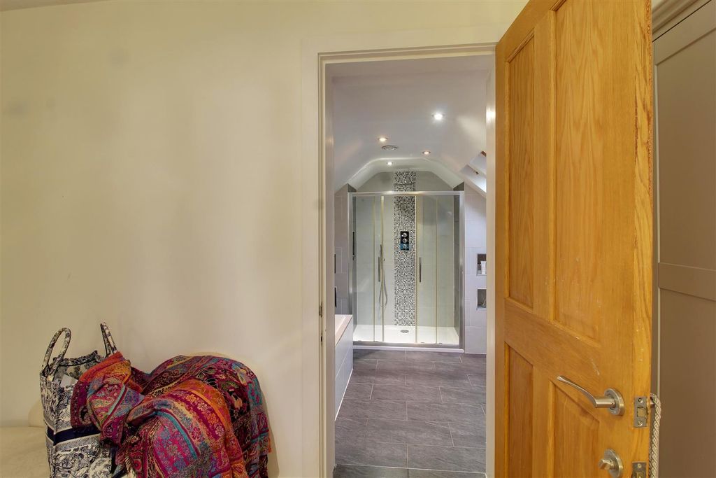 Additional image 36 of 5 bed detached house for salePeplins Way, Brookmans Park AL9