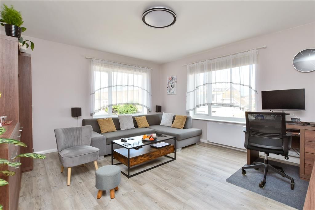 Property photo 1 of 11 Lounge
