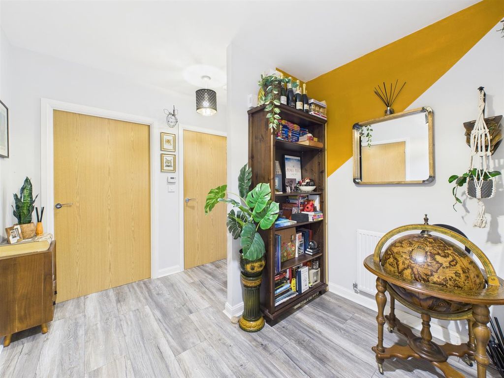 Property photo 2 of 12 Cam02885G0-Pr0525-Still004.Jpg