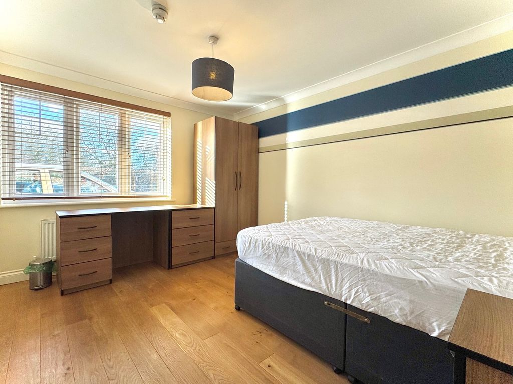 Property photo 3 of 13 P