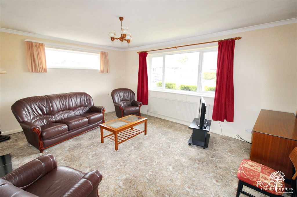 Property photo 3 of 12 Sitting Room