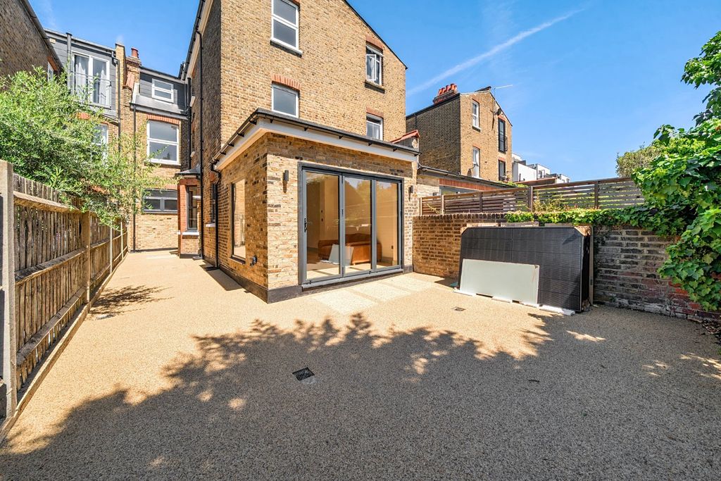 Property photo 2 of 17 Picture No. 23