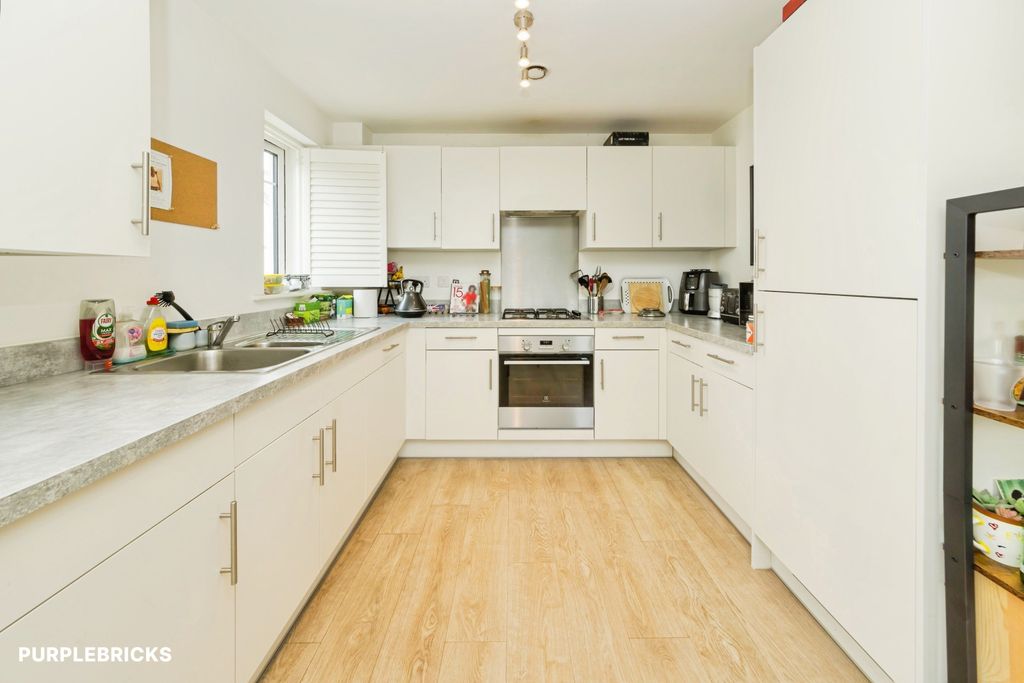 Property photo 2 of 8