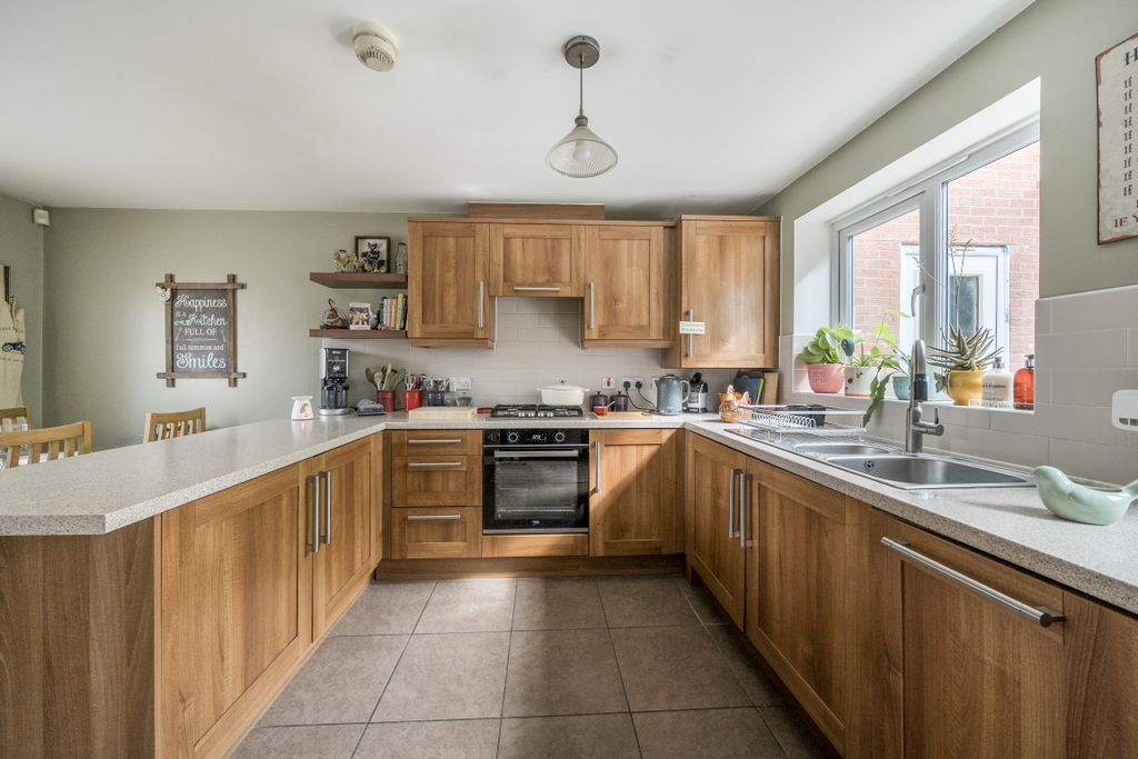 Property photo 3 of 11 1353612-5-68c163Ae409E5