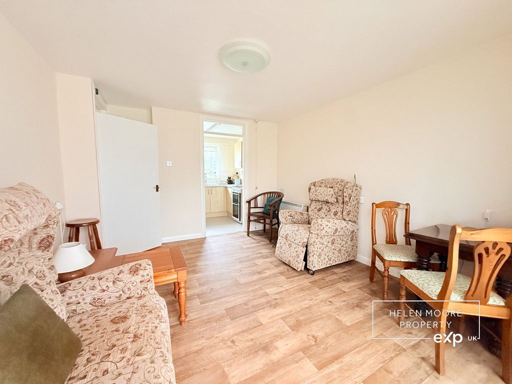 Property photo 2 of 8