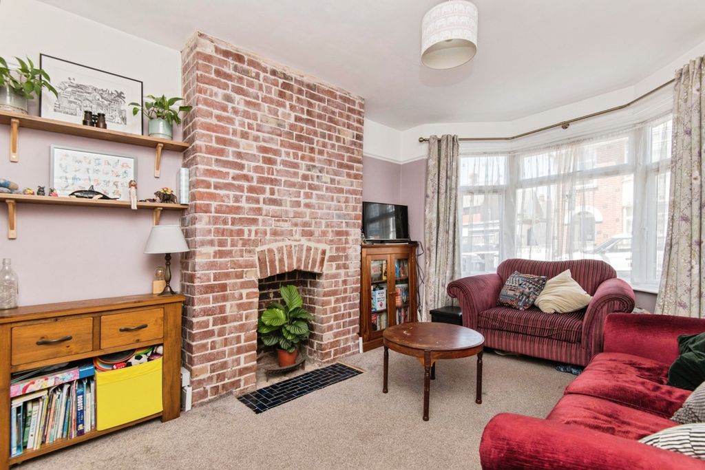 Property photo 2 of 17 Photo