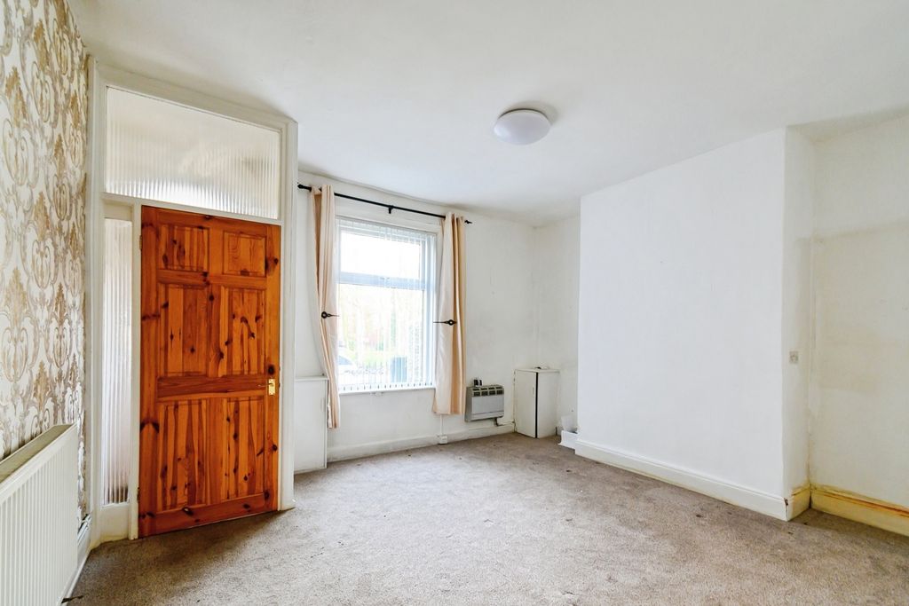 Property photo 3 of 20 Living Room