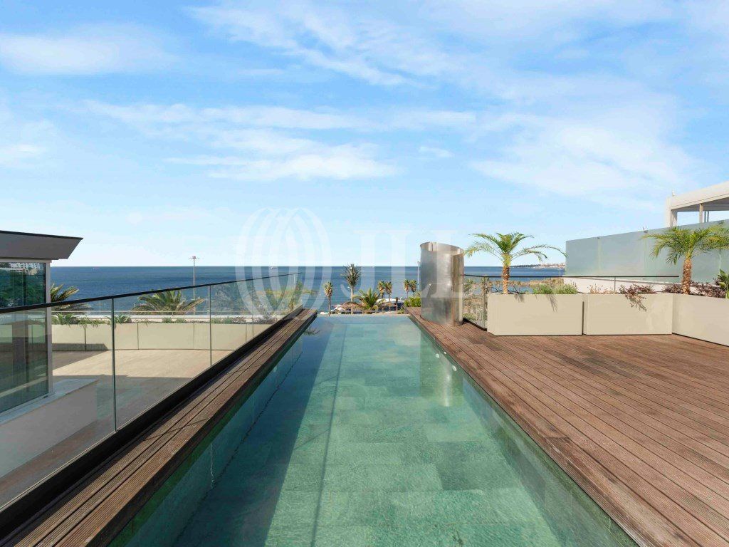 Property photo 1 of 42 4+1 Bedroom Apartment In Condominium In Parede, Cascais