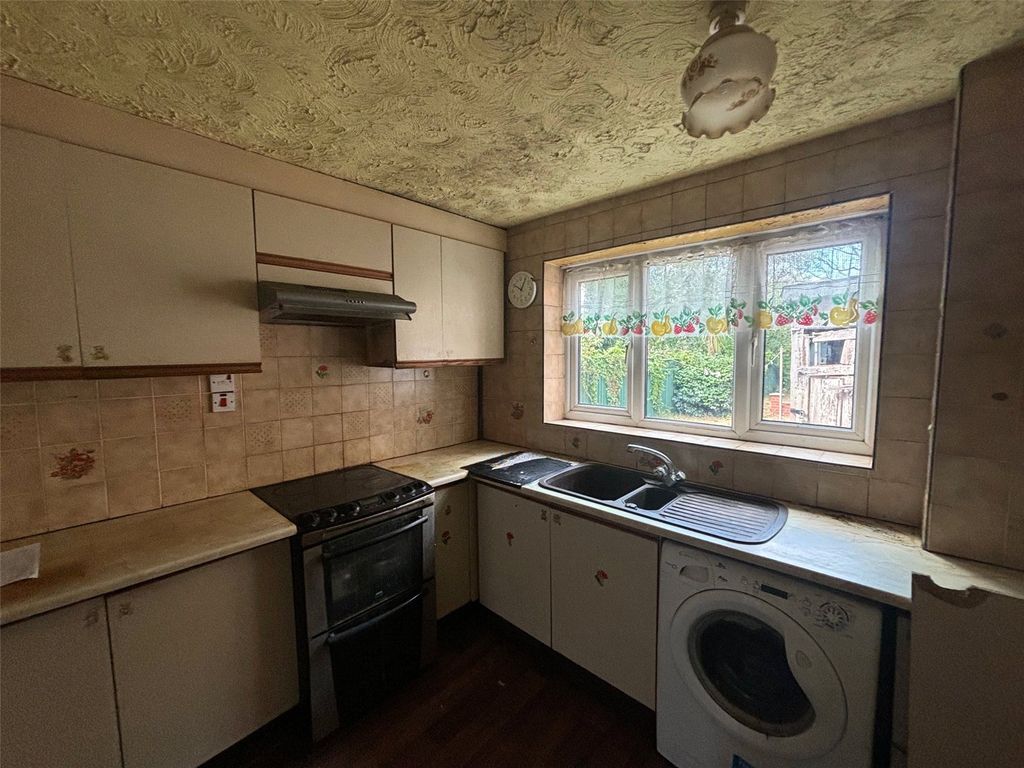 Property photo 3 of 13 Kitchen