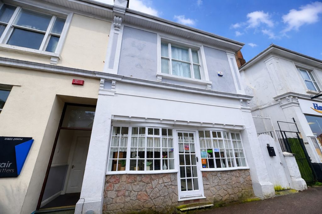 Property photo 1 of 11 Photo 11