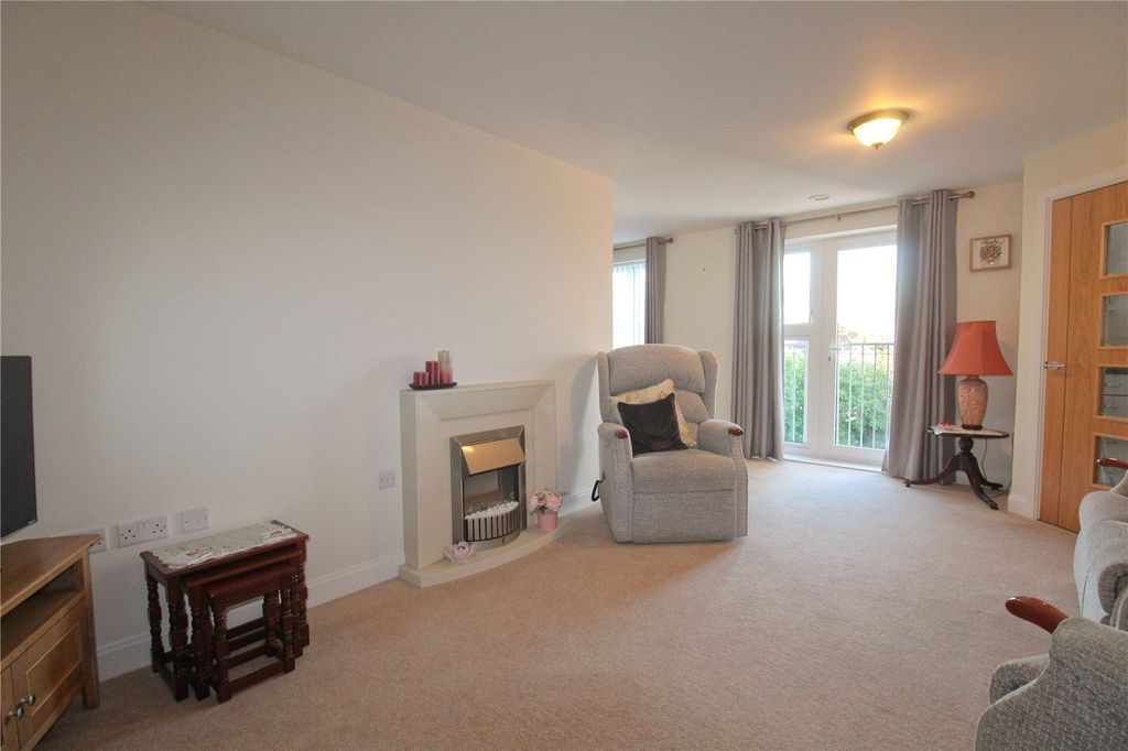 Property photo 3 of 16 Picture No. 10