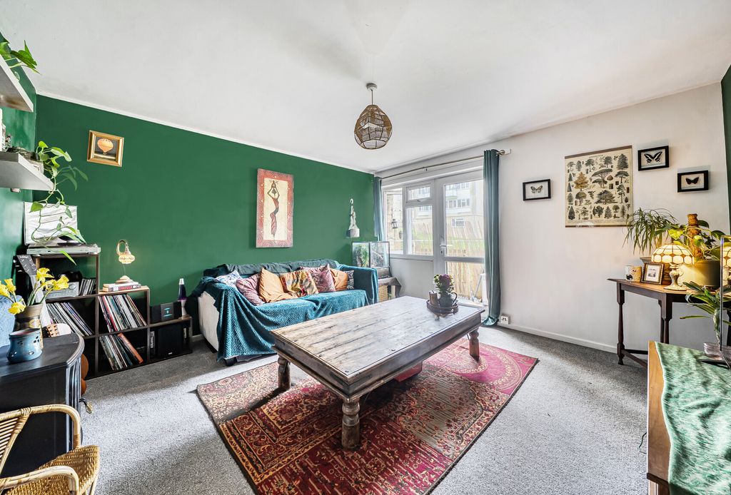 Property photo 1 of 11 Sitting Room