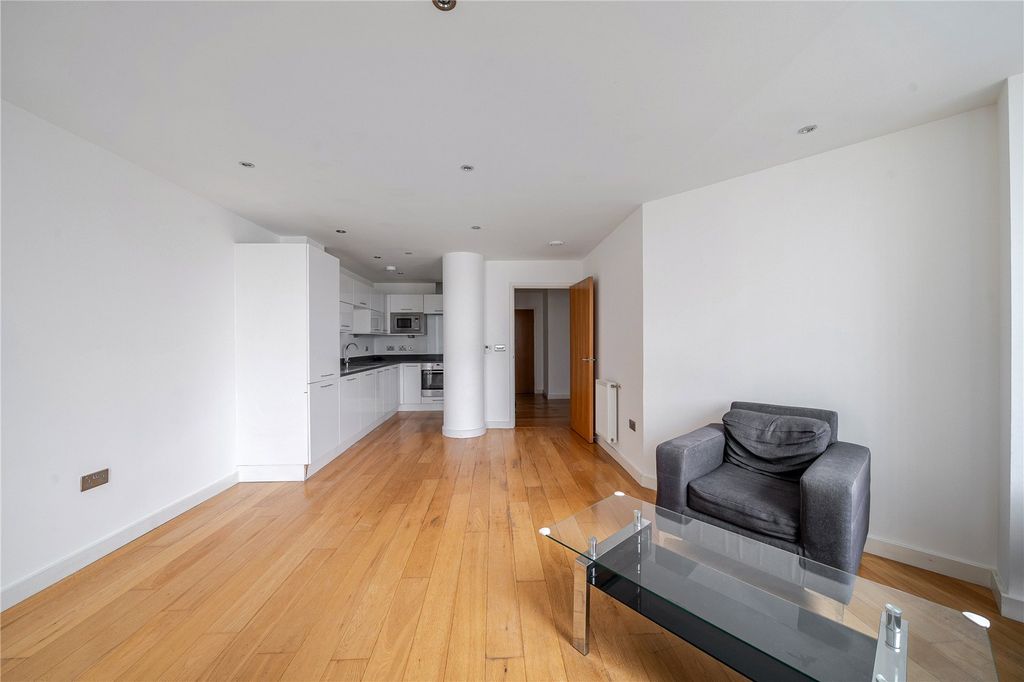 Property photo 3 of 23 Picture No. 12