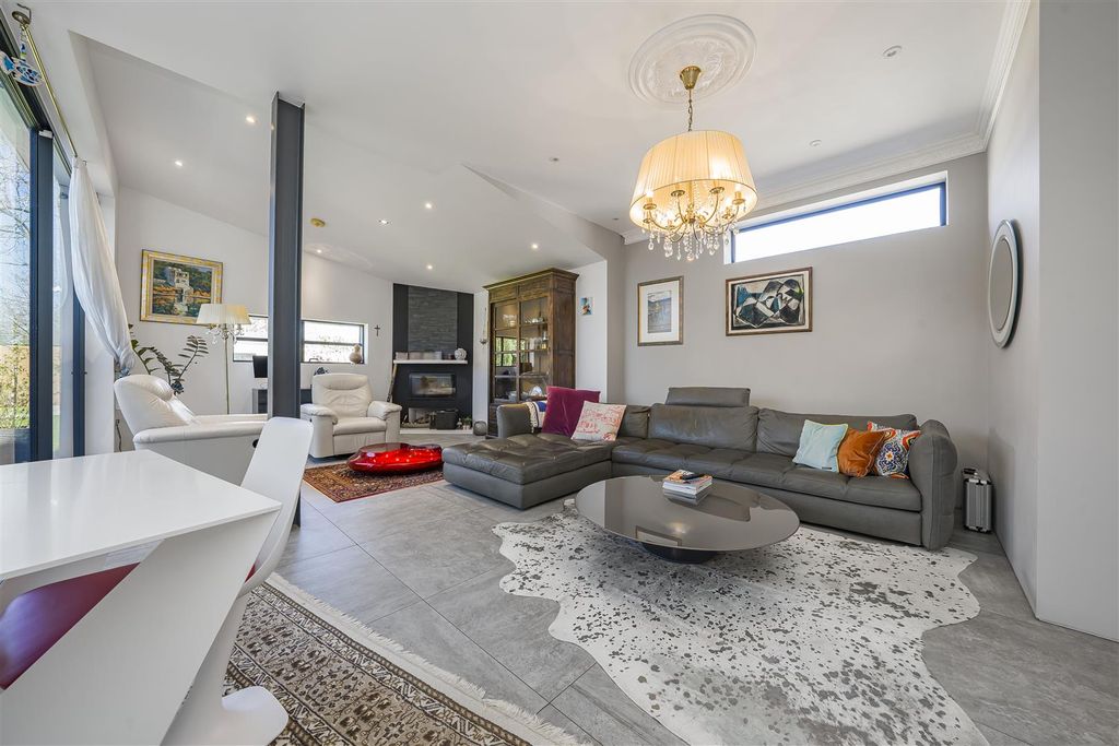 Property photo 3 of 30 Photo Apr 07 2025, 12 06 19 Pm.Jpg