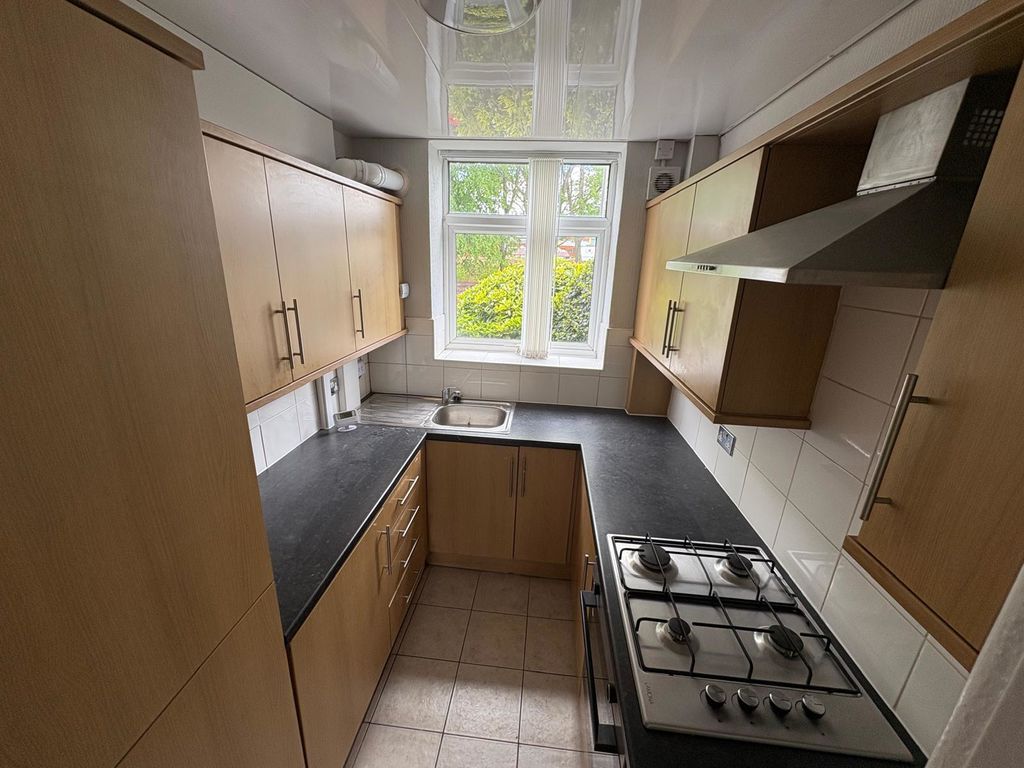 Property photo 3 of 10 Kitchen