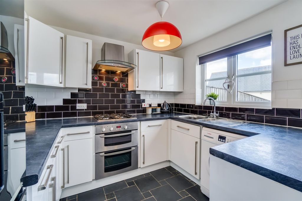 Property photo 3 of 14 Kitchen/Diner