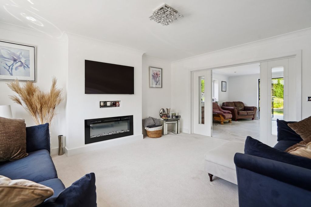 Property photo 3 of 27 Living Room