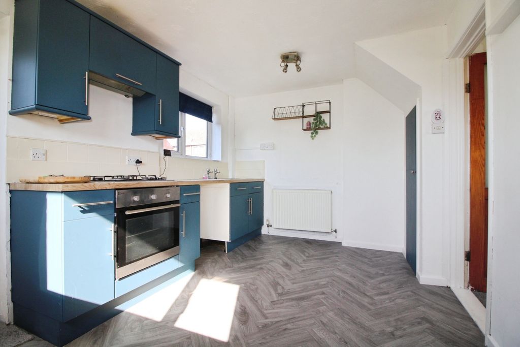 Property photo 2 of 19 Kitchen..Jpg