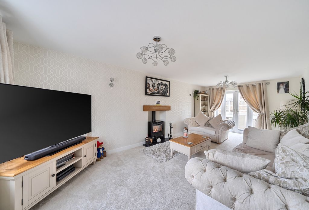 Property photo 2 of 13 1410401-4-6984ba2...