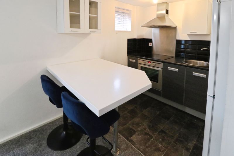 Property photo 3 of 7 Photo 6