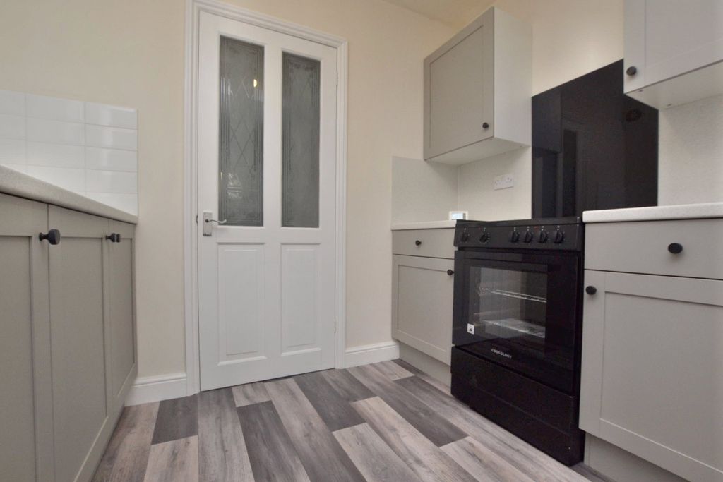 Property photo 1 of 8 Kitchen