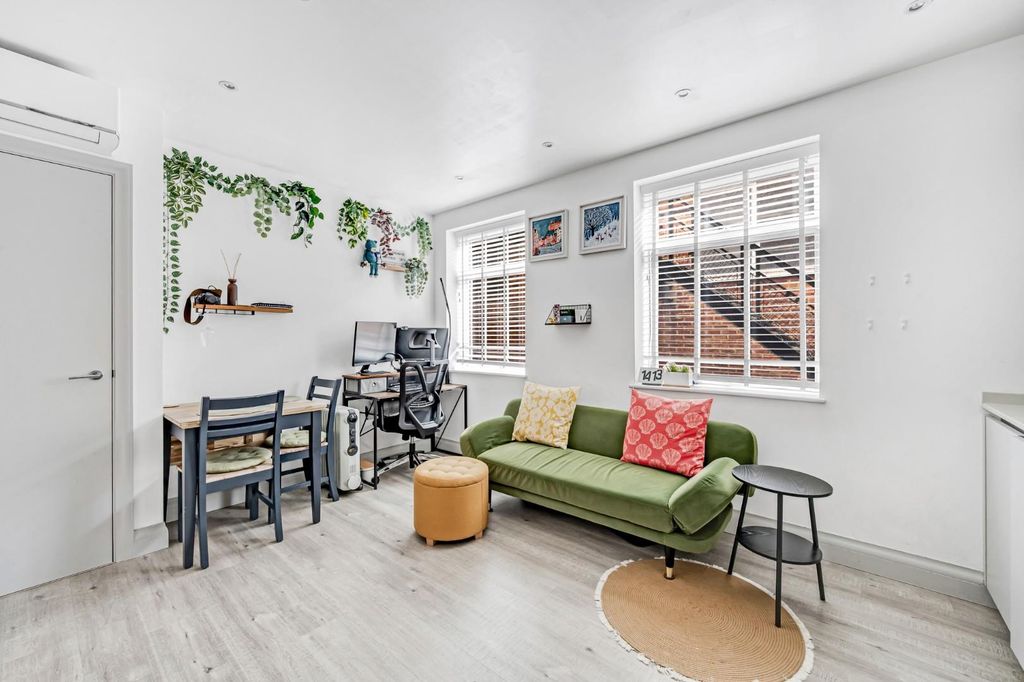 Property photo 3 of 8 Flat 78, 5 Devonhurst Place-4.Jpg