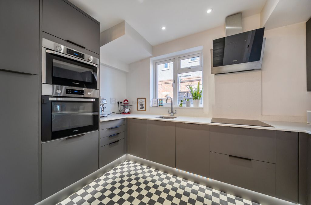 Property photo 3 of 21 13816136691B7277468d7