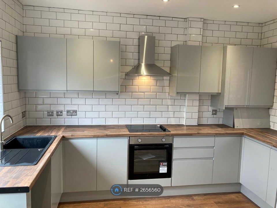 Property photo 3 of 16 Kitchen