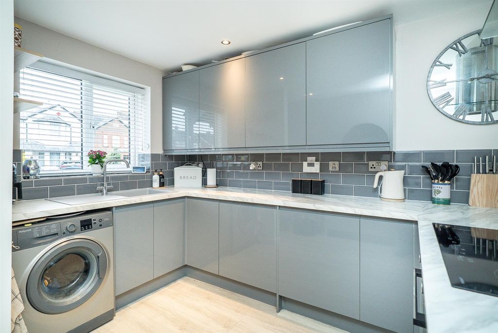 Property photo 3 of 13 25-Great-Road-1008.Jpg