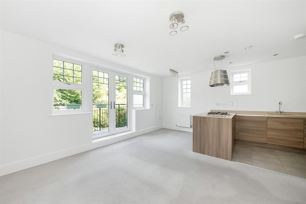 Property photo 3 of 15 Kitchen/Reception Room