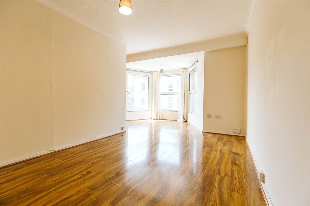 Property photo 3 of 9 Picture No. 04