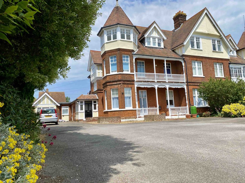 Property photo 1 of 20 1 Bedroom Ground Floor Apartment For Sale - Felixstowe - Wainwrights