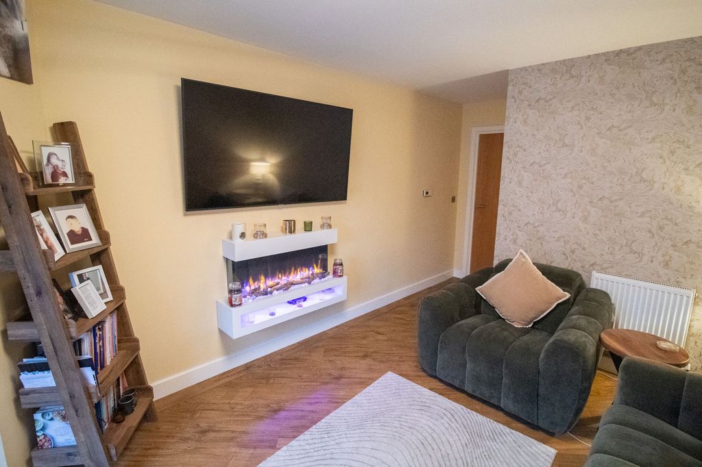 Property photo 3 of 27 Living Room