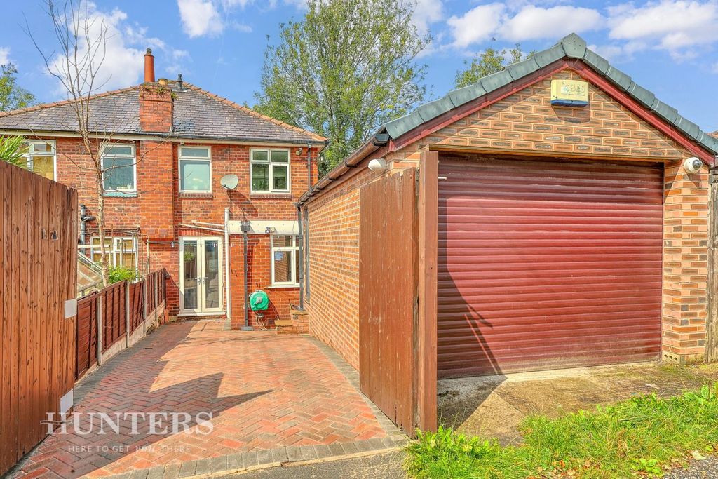 Property photo 2 of 19 Detached Garage