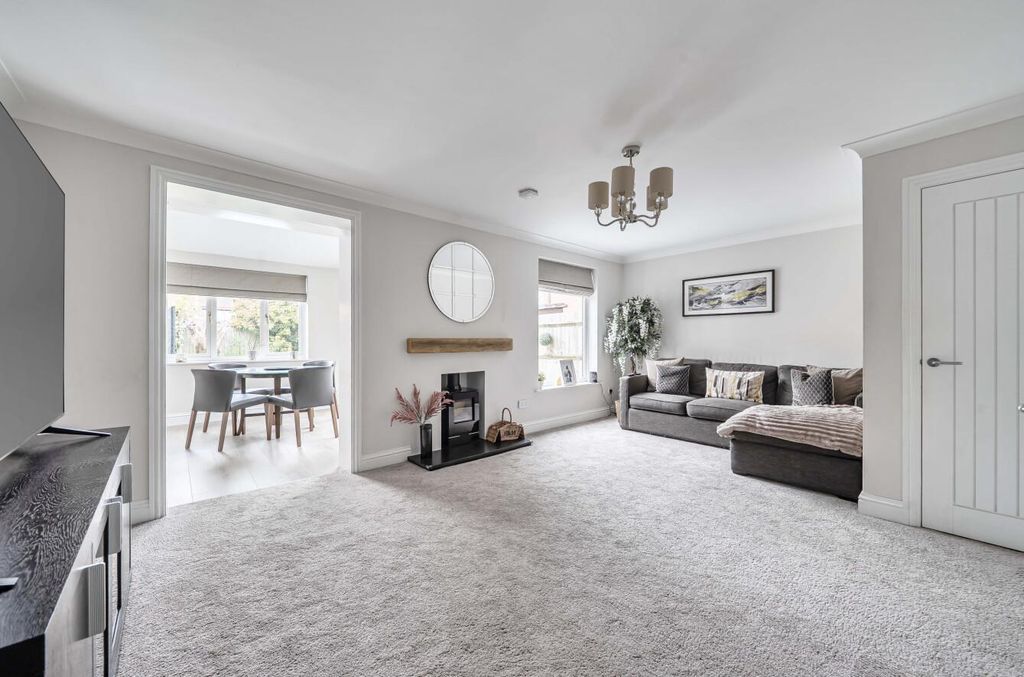 Property photo 2 of 17 Boynton Close 3 (2).Jpg