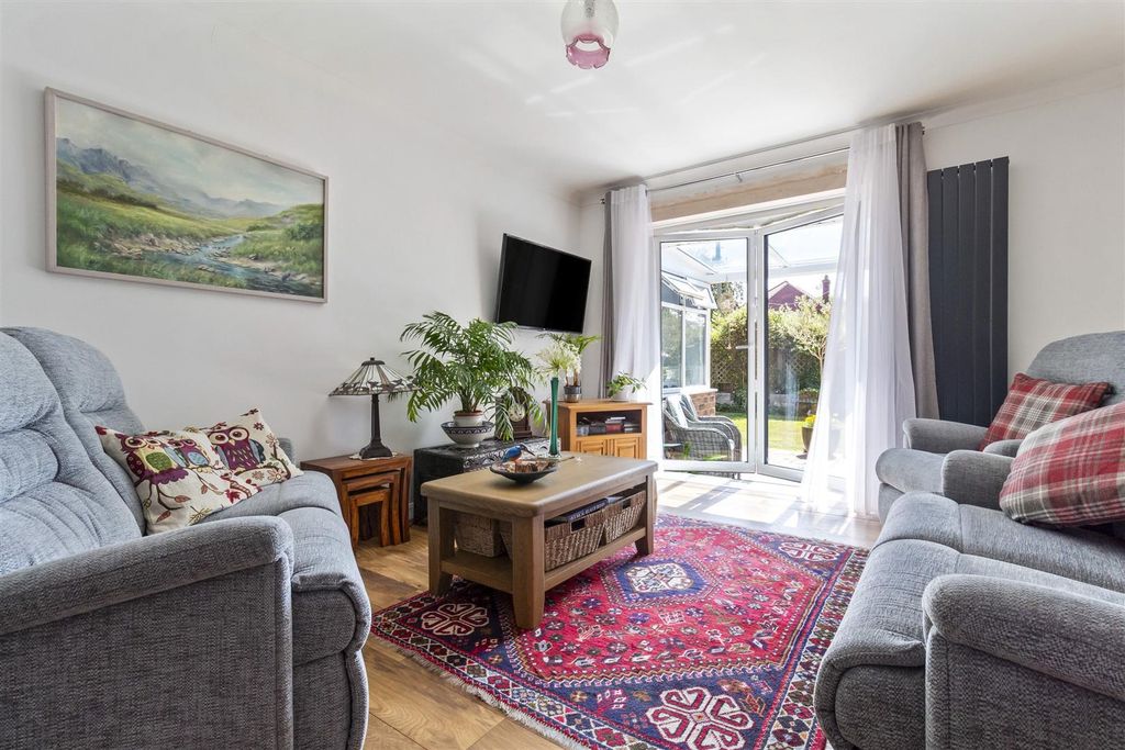 Property photo 2 of 25 Windermere Crescent, 1-024.Jpg